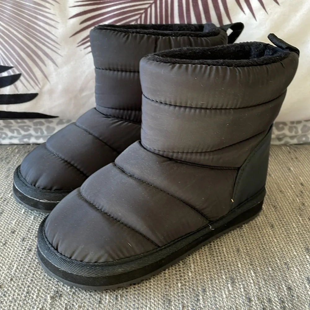 NWT H&M faux fur boots